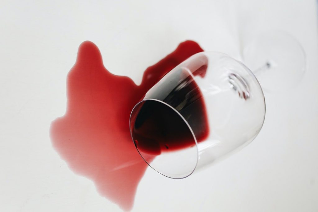 ¿Cómo quitar las Manchas de Vino Tinto?